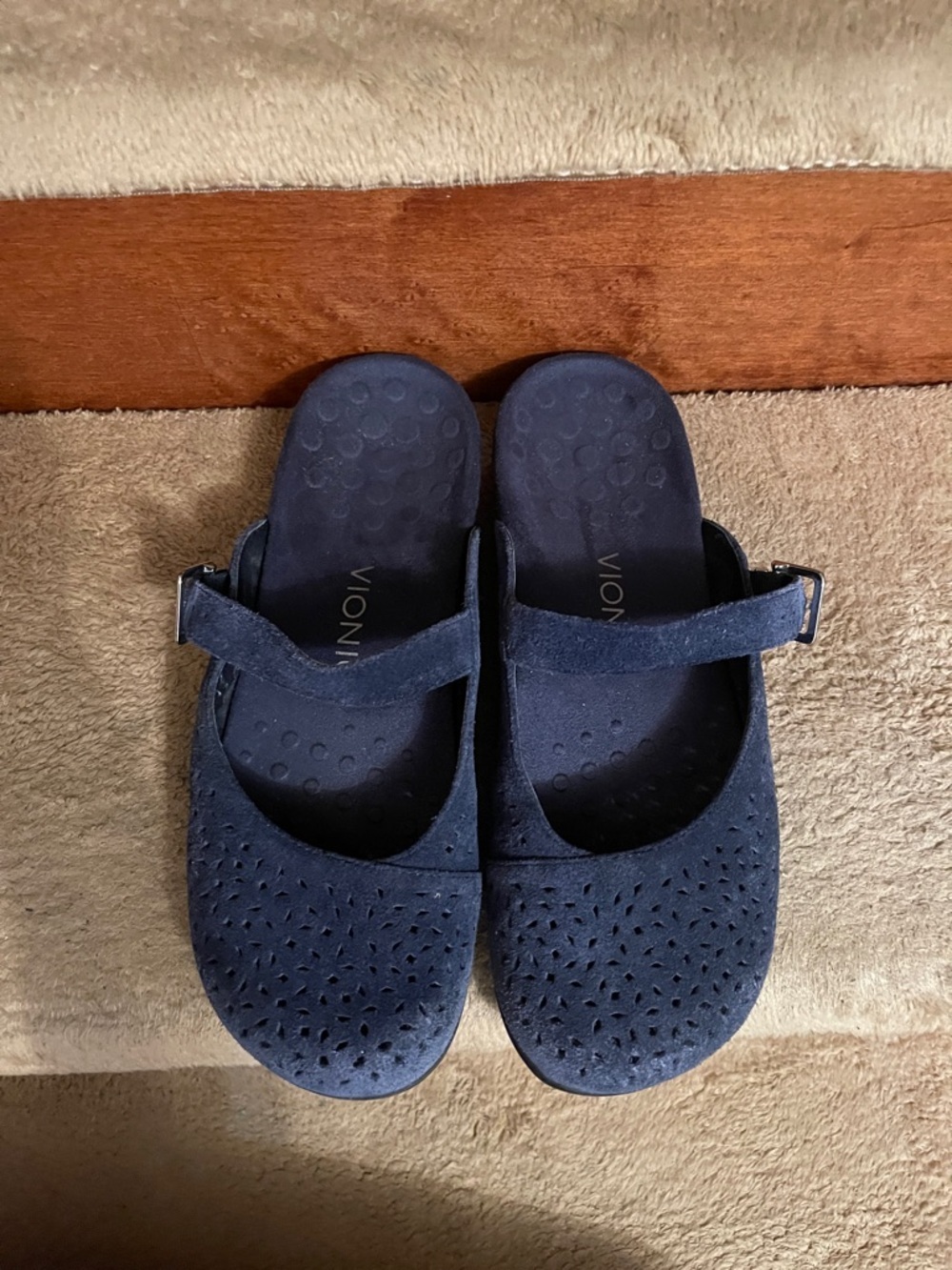 Vionic Navy Suede Mary Jane Clog with Buckle Size 9 In Excellent Condition - Picture 4 of 12